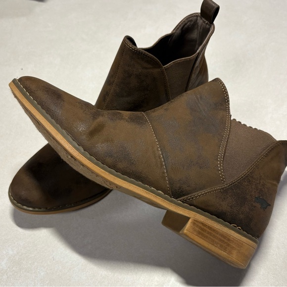 Rocket Dog Distressed Brown Ankle Booties - Picture 1 of 7